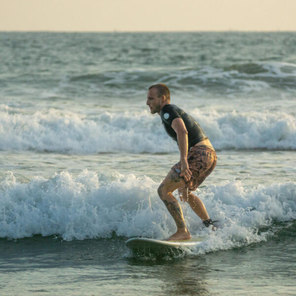 sunset surfing in Sri Lanka with Surf-trip