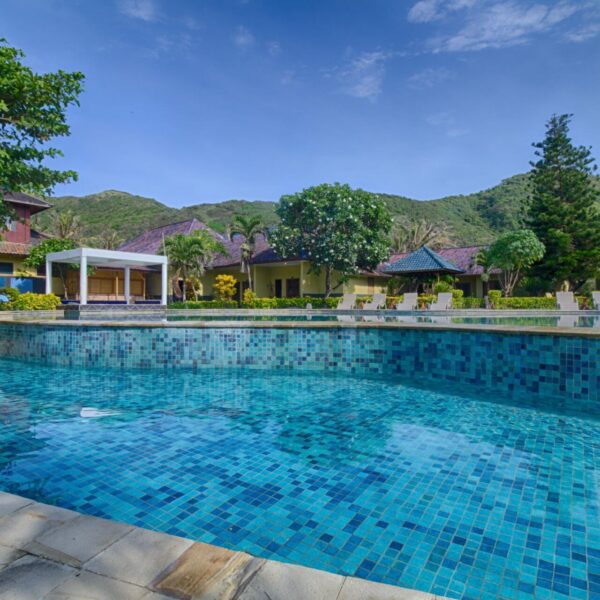 Bazén Tropical Beach Resortu u oceánu v Sekongkangu